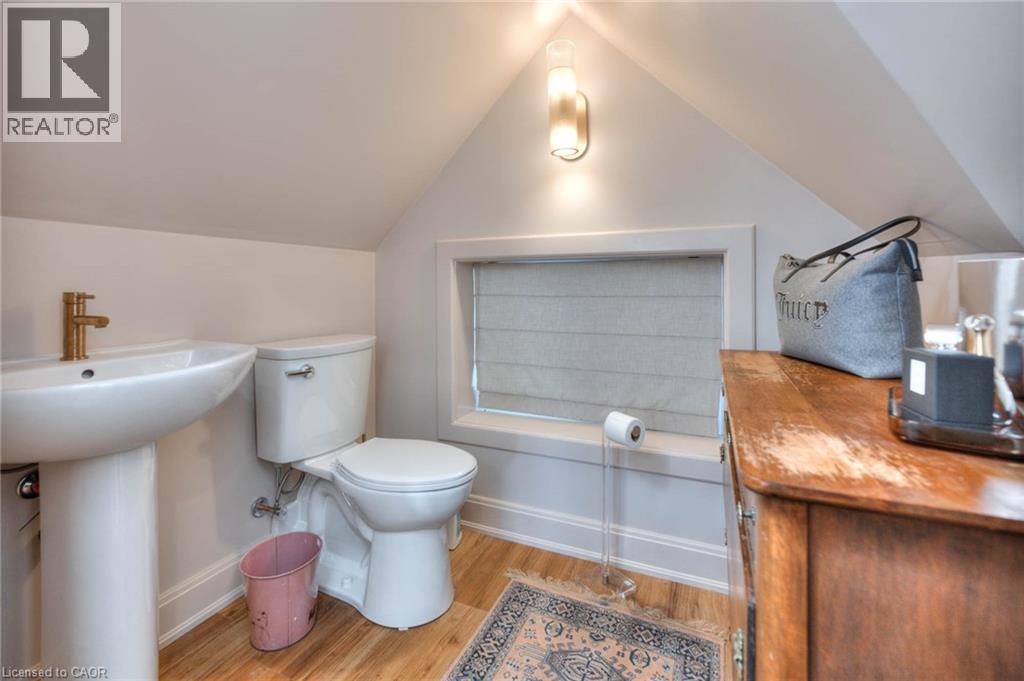 26 Arthur Street N Property Photo 35