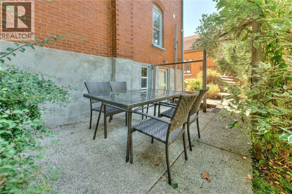 26 Arthur Street N Property Photo 36