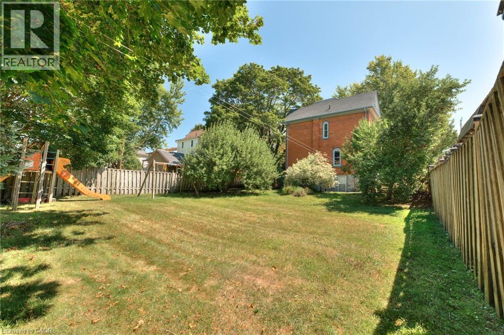 26 Arthur Street N Property Photo 37