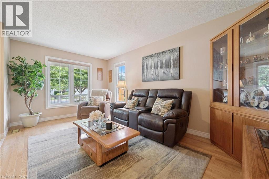 98 Schroder Crescent Property Photo 4