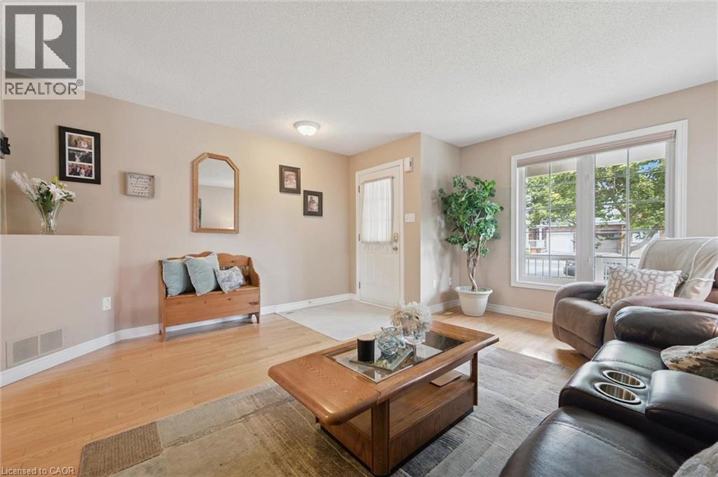 98 Schroder Crescent Property Photo 5