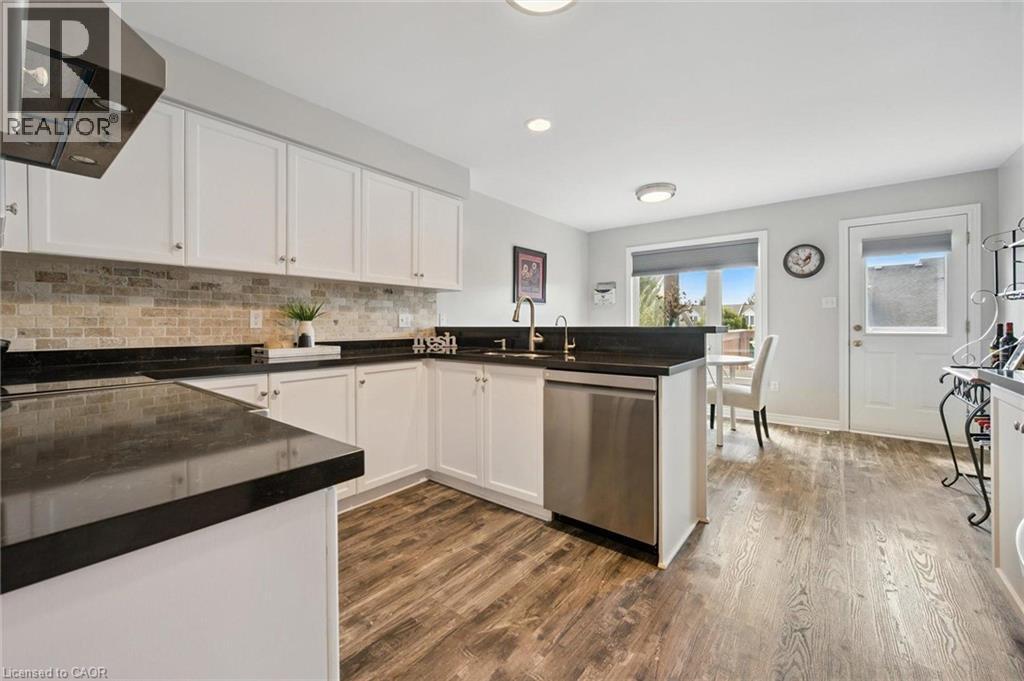 98 Schroder Crescent Property Photo 8