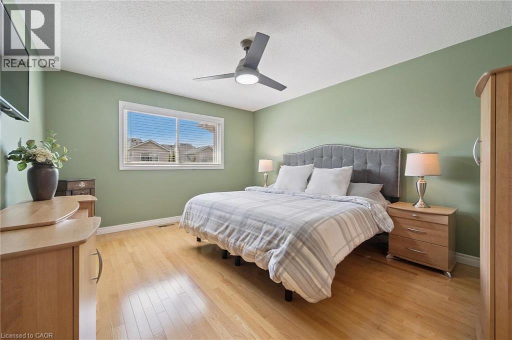 98 Schroder Crescent Property Photo 14