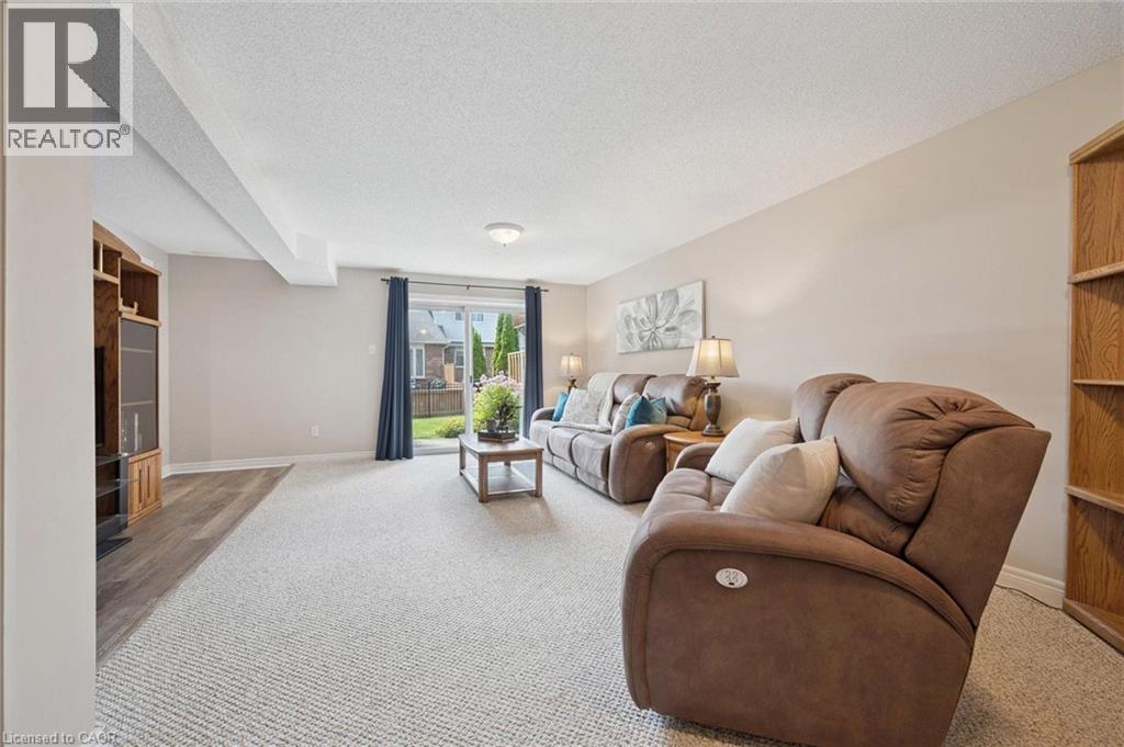 98 Schroder Crescent Property Photo 17