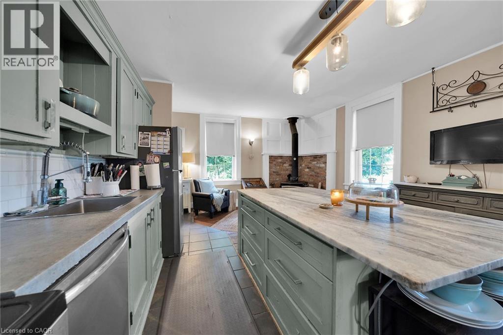 655 Townline Road W Property Photo 14