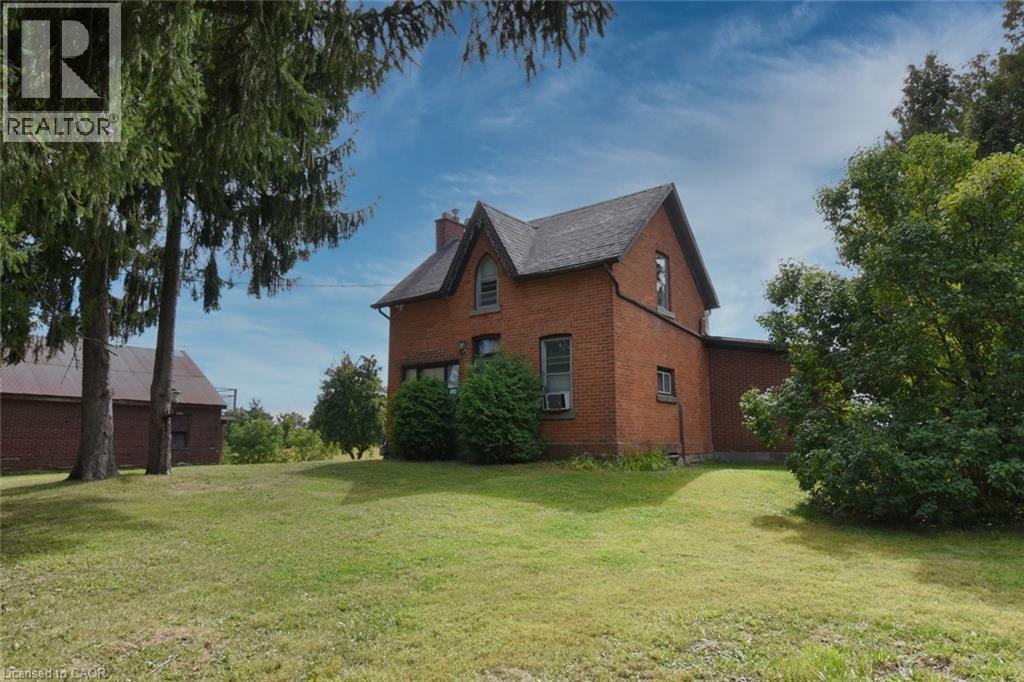 8125 Dickenson Road E Property Photo 2