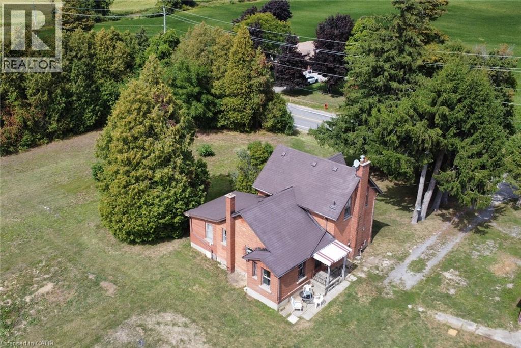 8125 Dickenson Road E Property Photo 9