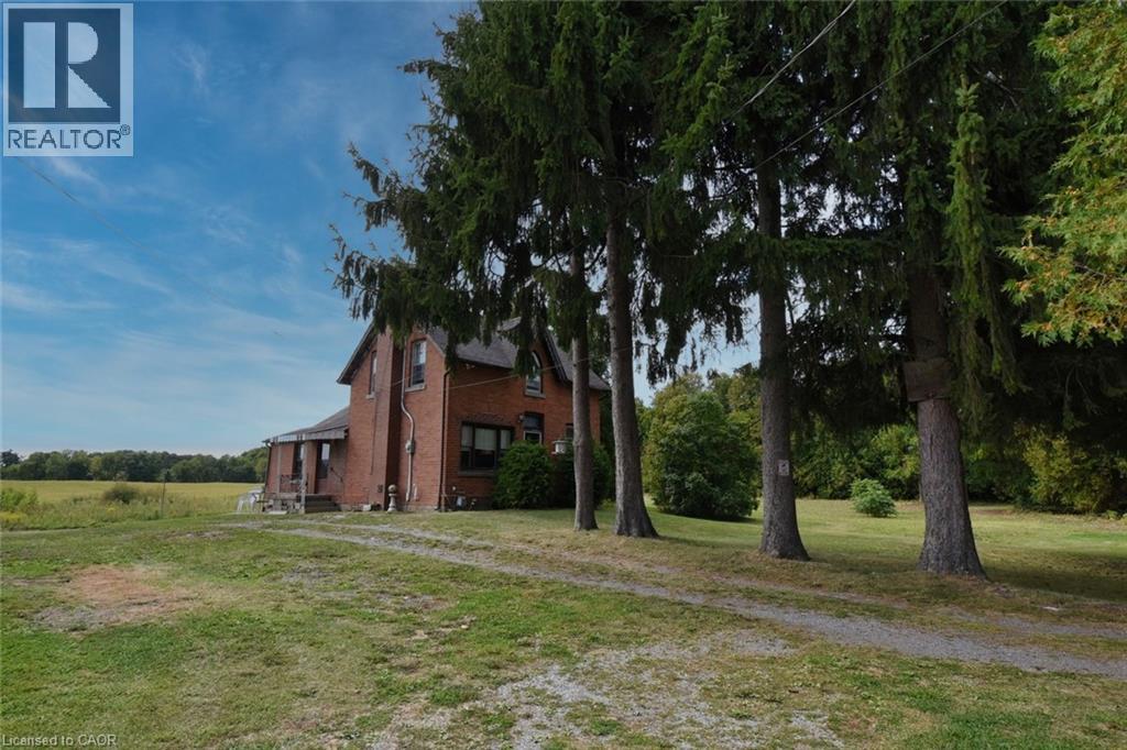 8125 Dickenson Road E Property Photo 11