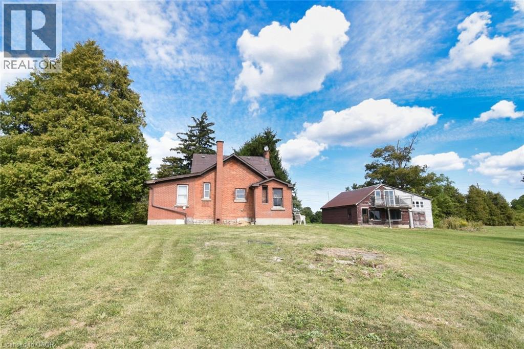 8125 Dickenson Road E Property Photo 13