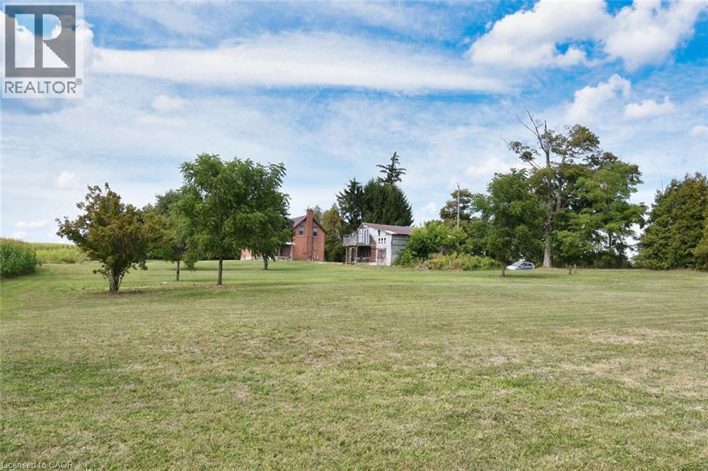 8125 Dickenson Road E Property Photo 15
