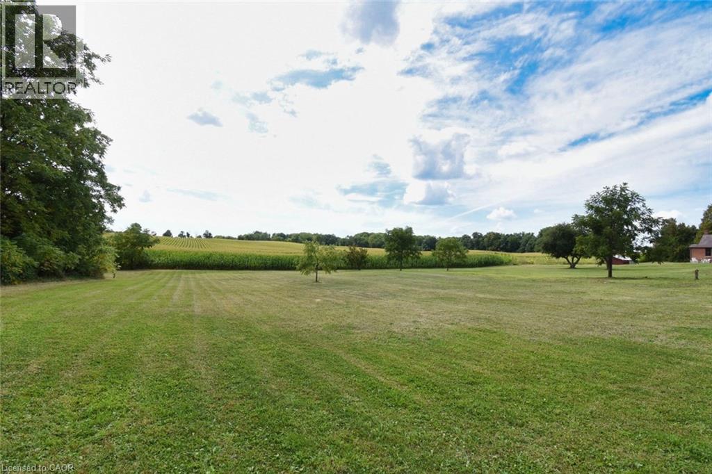 8125 Dickenson Road E Property Photo 17