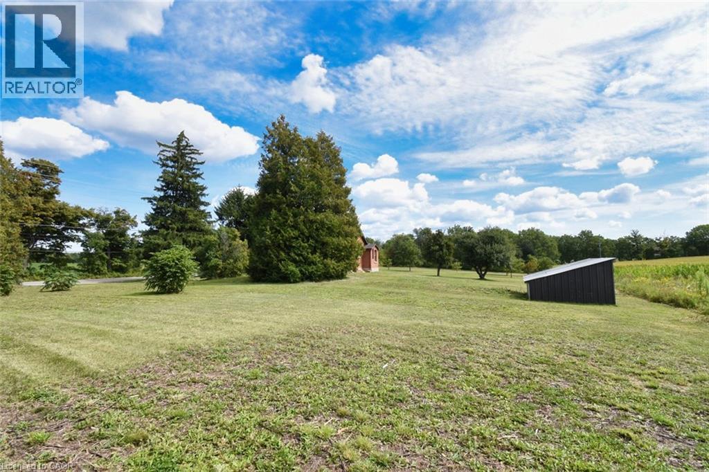 8125 Dickenson Road E Property Photo 21