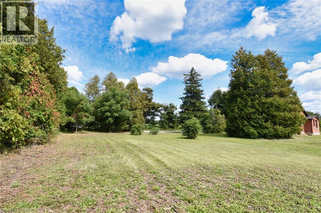 8125 Dickenson Road E Property Photo 22