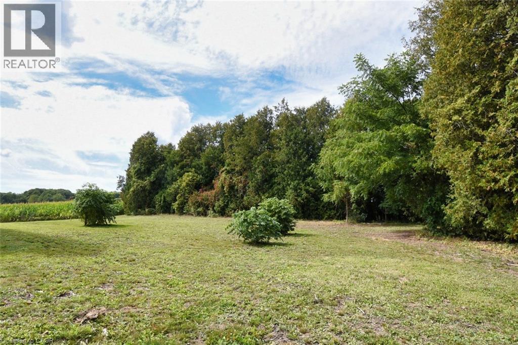 8125 Dickenson Road E Property Photo 23