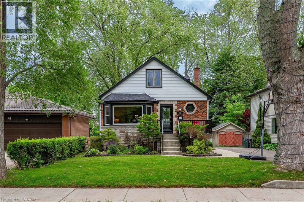 43 Pine Avenue S Property Photo 1