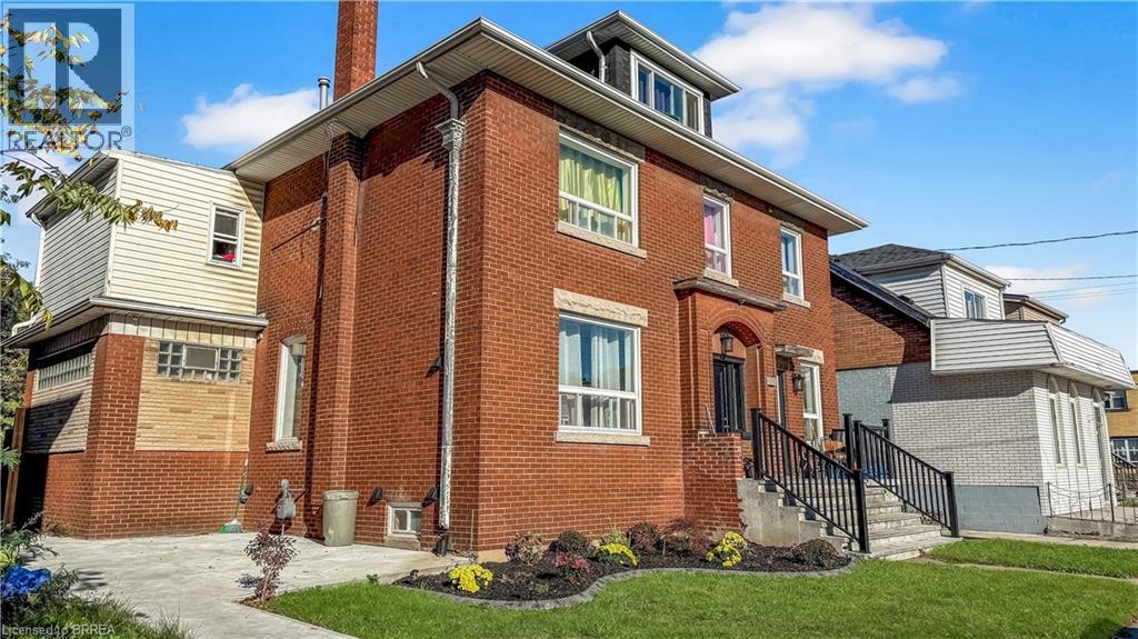 119 Ottawa Street N Property Photo 4