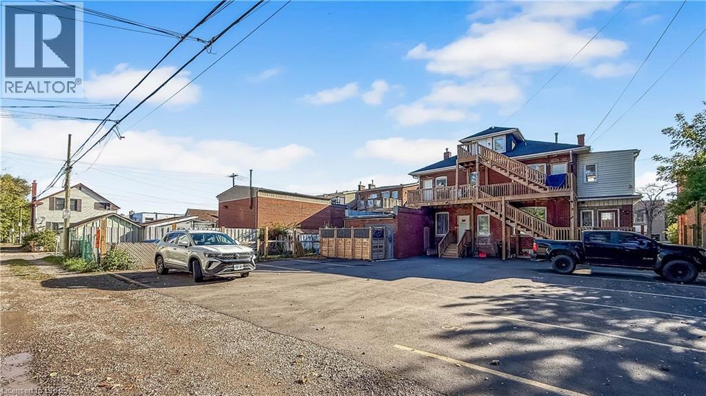 119 Ottawa Street N Property Photo 8