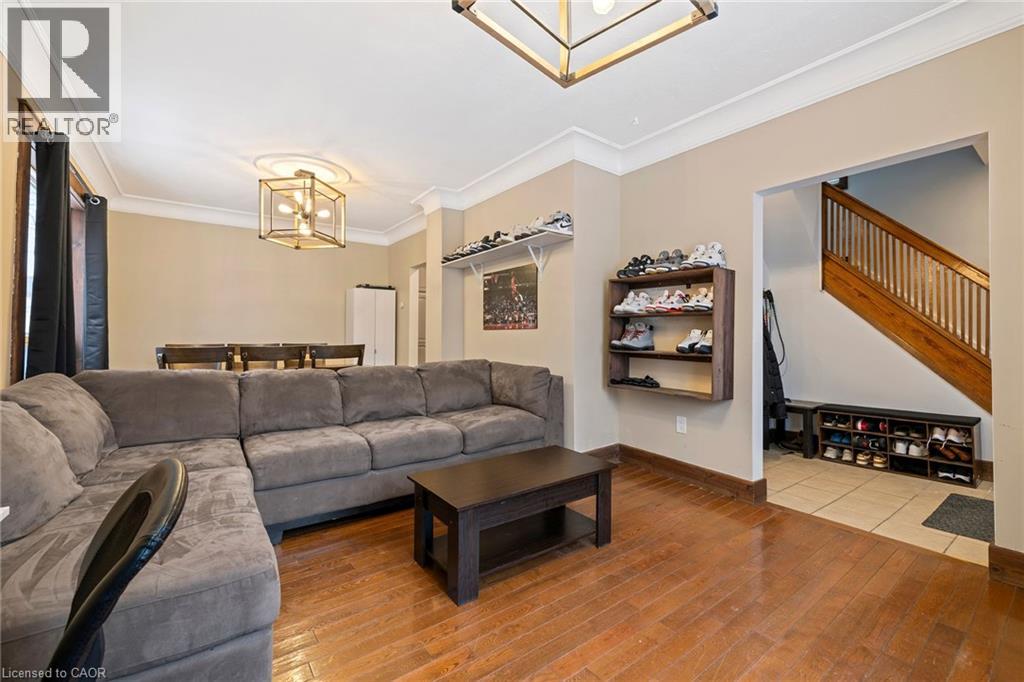 4731 Third Avenue Property Photo 8