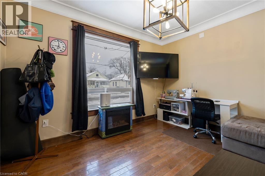 4731 Third Avenue Property Photo 9
