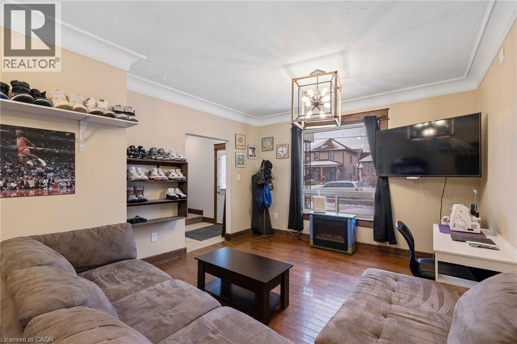 4731 Third Avenue Property Photo 14