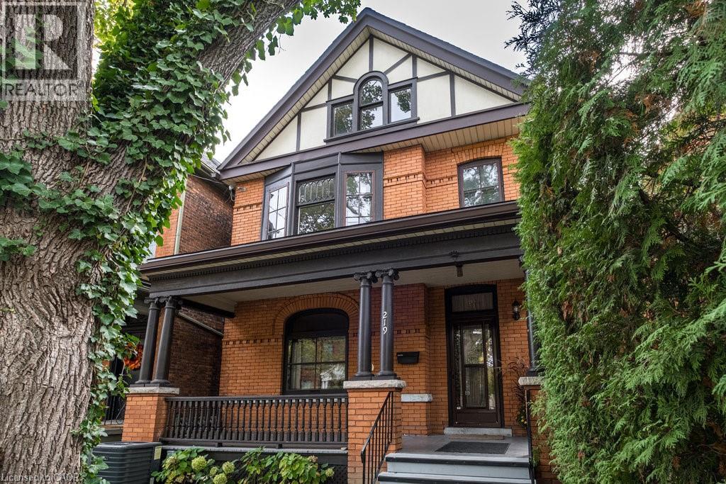 219 CHARLTON Avenue Property Photo 1