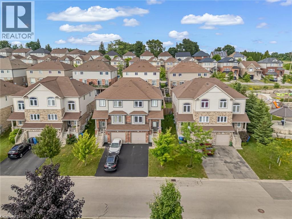 19 OAKES Crescent Property Photo 1