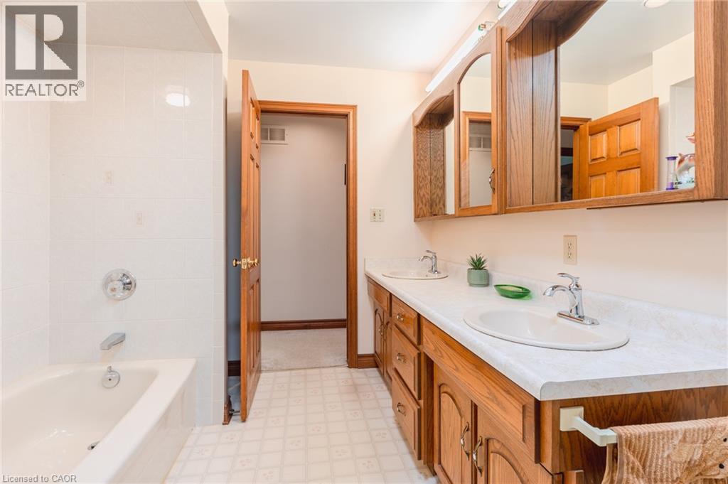 425 Golf Club Road Property Photo 25