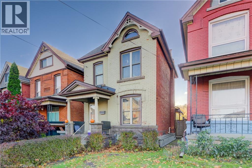 82 Simcoe Street E Property Photo 1