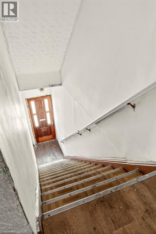 196 1/2 Kenilworth Avenue N Property Photo 26