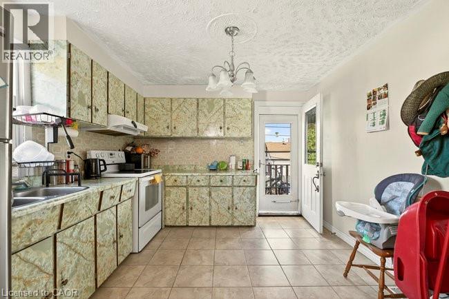 196 1/2 Kenilworth Avenue N Property Photo 39