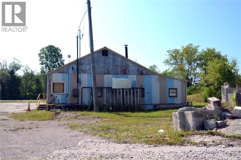 458 Queensway W Property Photo 4