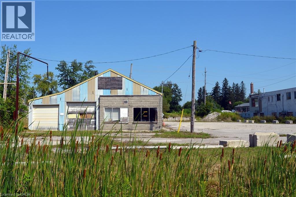458 Queensway W Property Photo 1