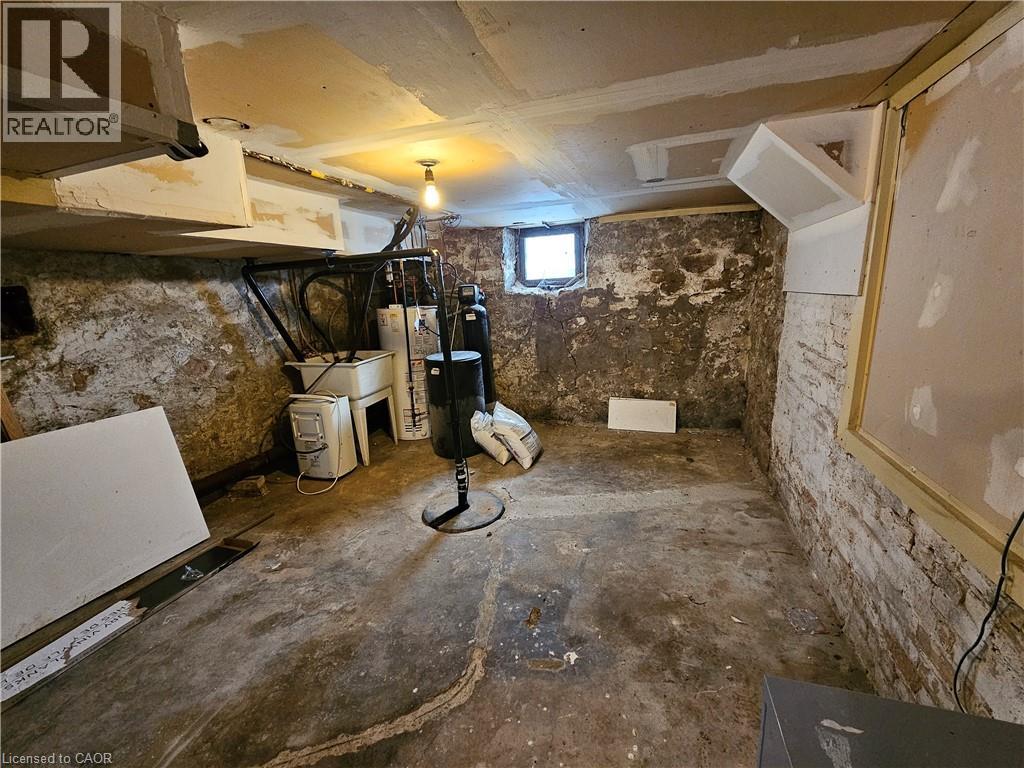 100 Lancaster Street E Property Photo 33