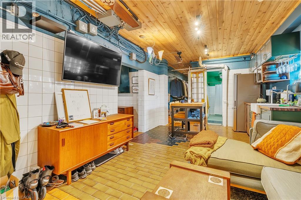 237 James Street N Property Photo 22