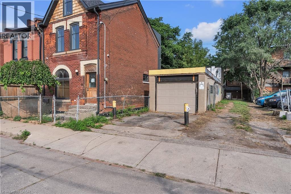 237 James Street N Property Photo 28
