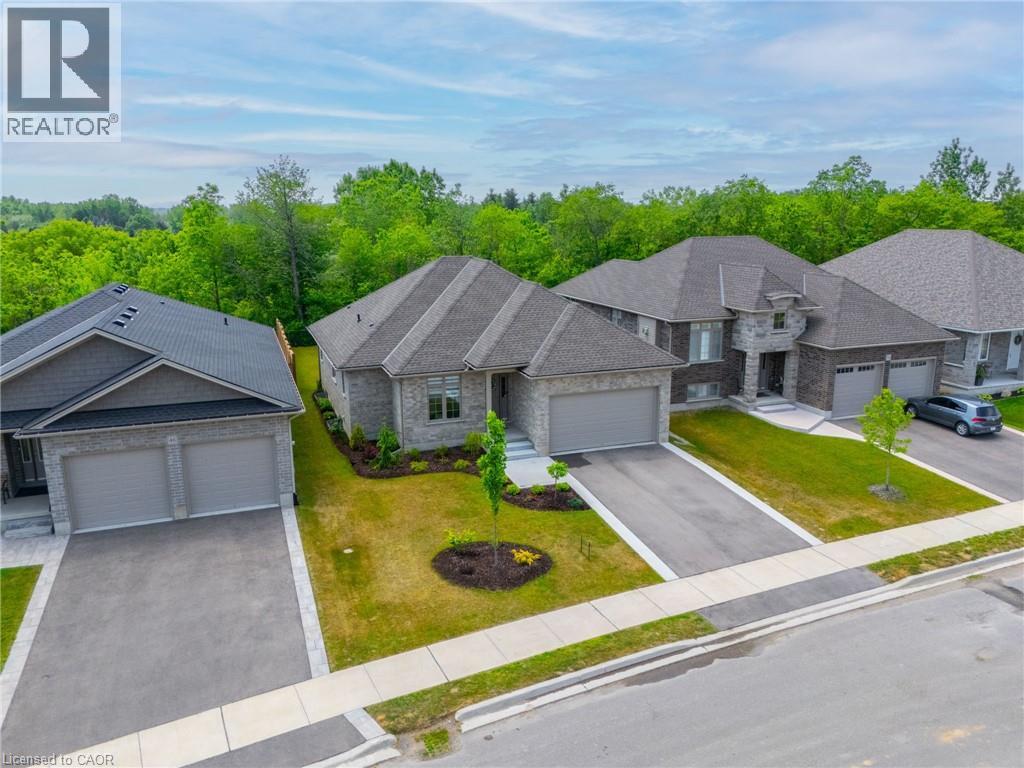 50 Vanrooy Trail Property Photo 4