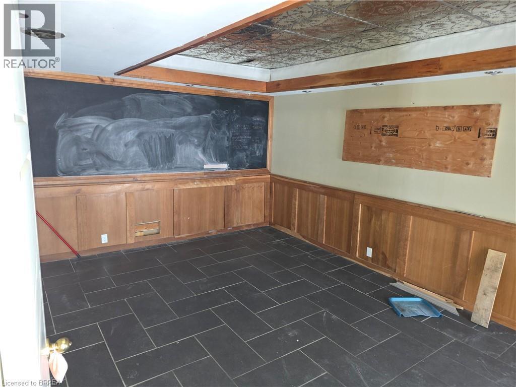 189 Townline Street Property Photo 3