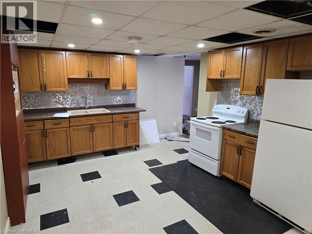 189 Townline Street Property Photo 4