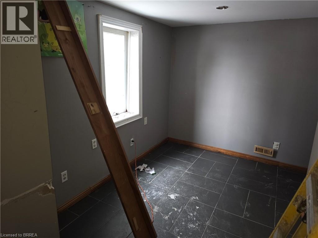 189 Townline Street Property Photo 8