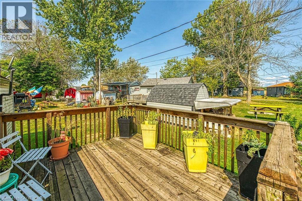 17 Maple Lane Property Photo 26