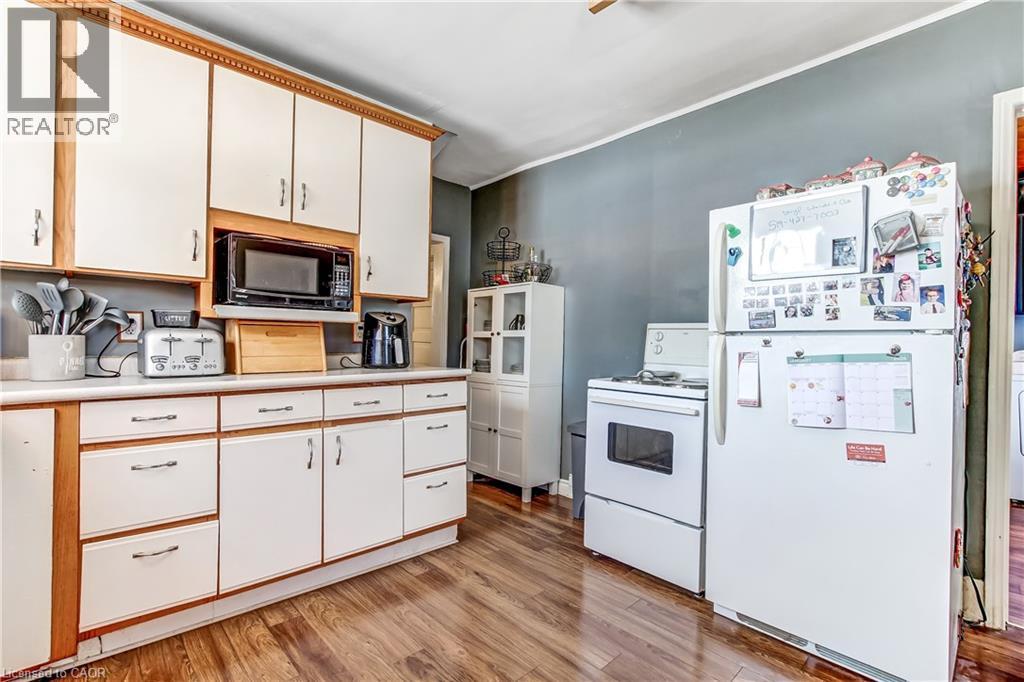 13 Second Avenue E Property Photo 12