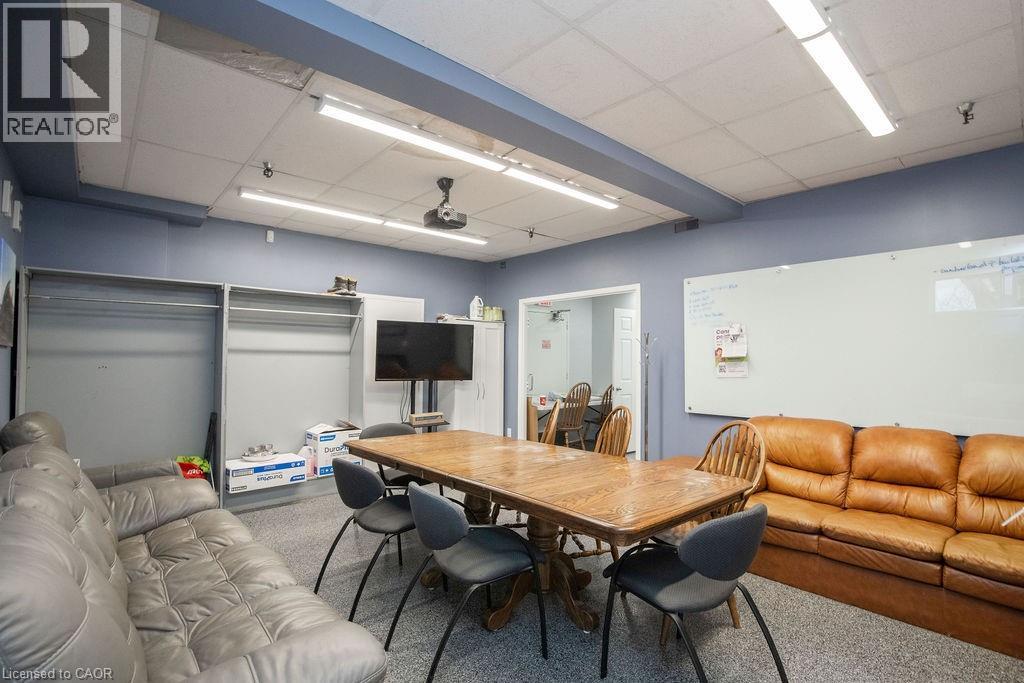 42 Niagara Street Property Photo 19