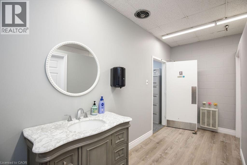 42 Niagara Street Property Photo 23