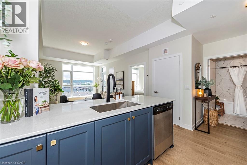 600 North Service Road Unit# 606 Property Photo 6