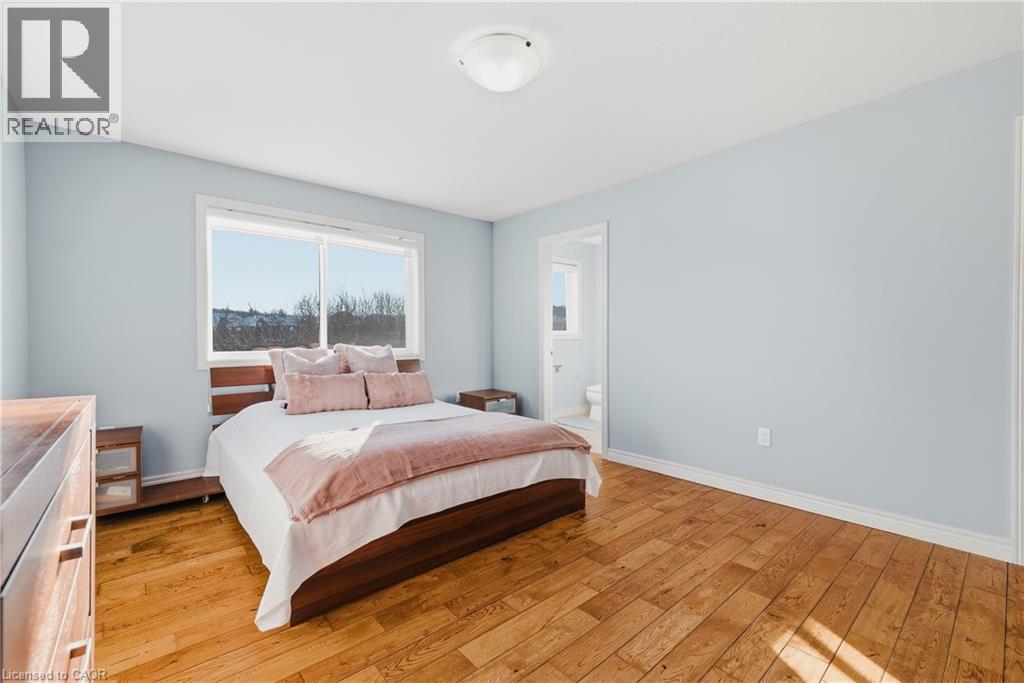 23 Doon Creek Street Property Photo 12