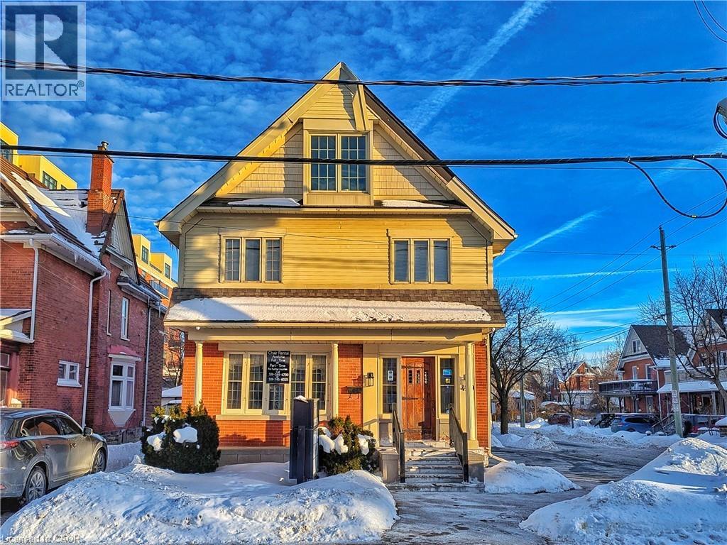 429 S Queen Street S Property Photo 1