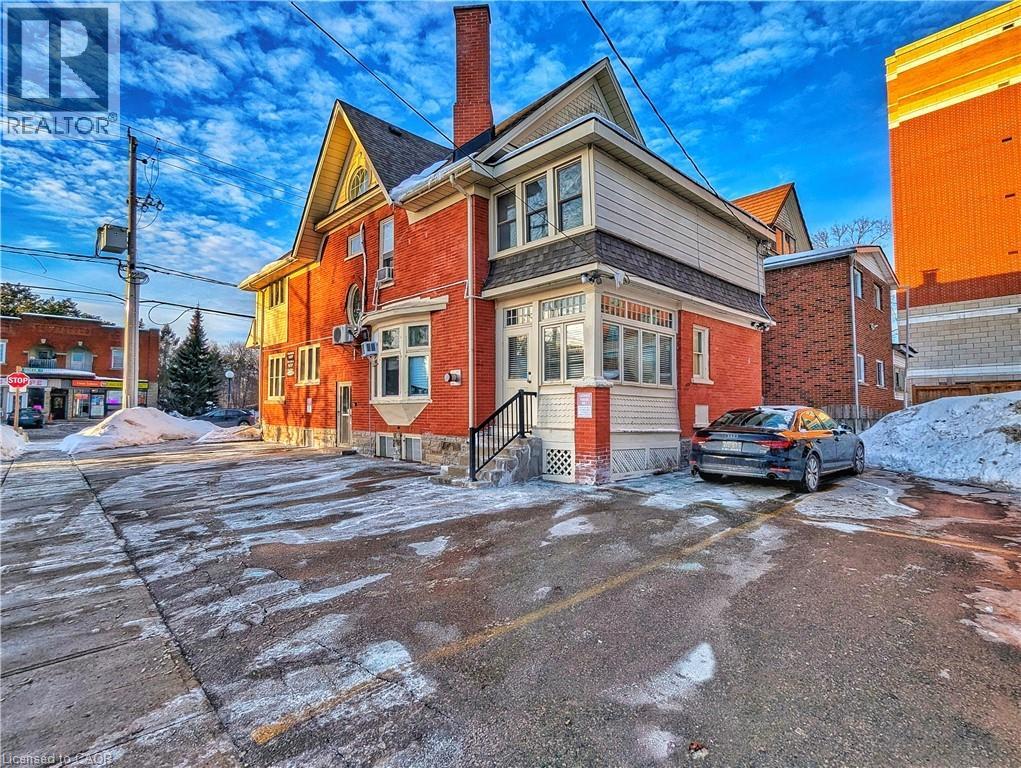 429 S Queen Street S Property Photo 2