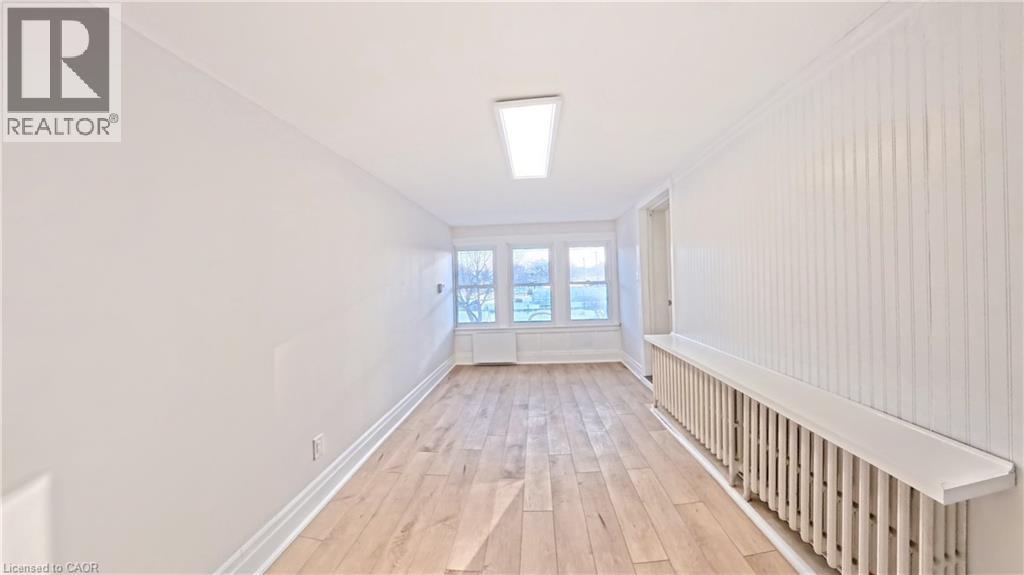 429 S Queen Street S Property Photo 15