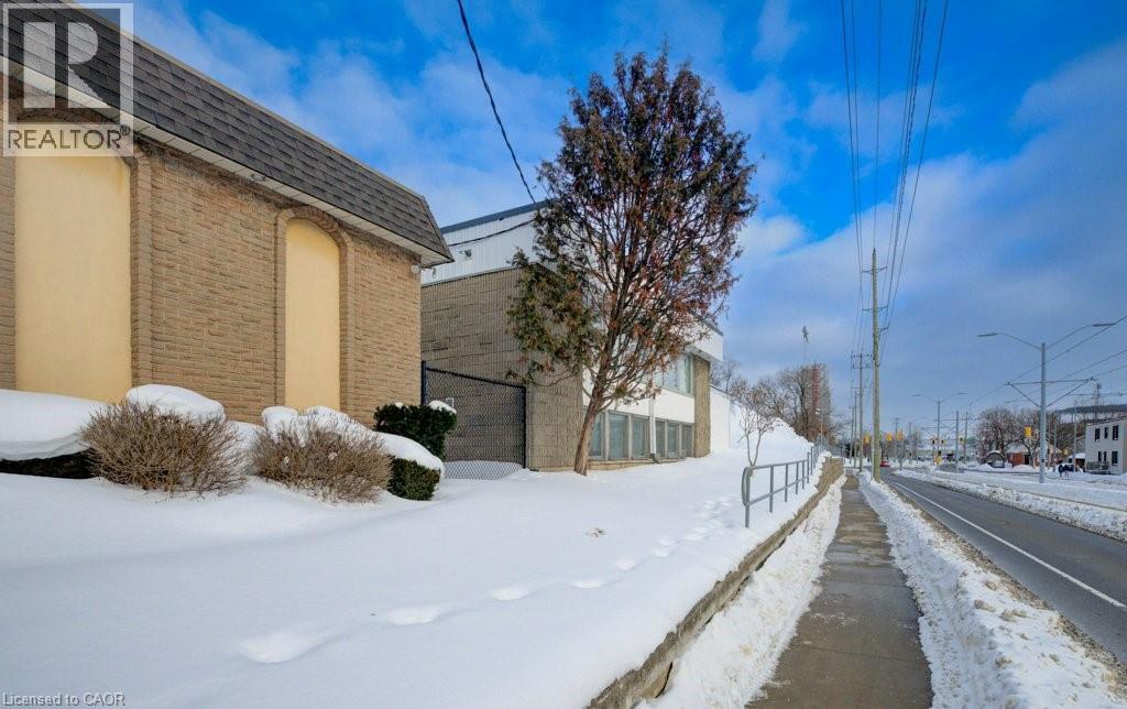 354 E Charles Street E Property Photo 7