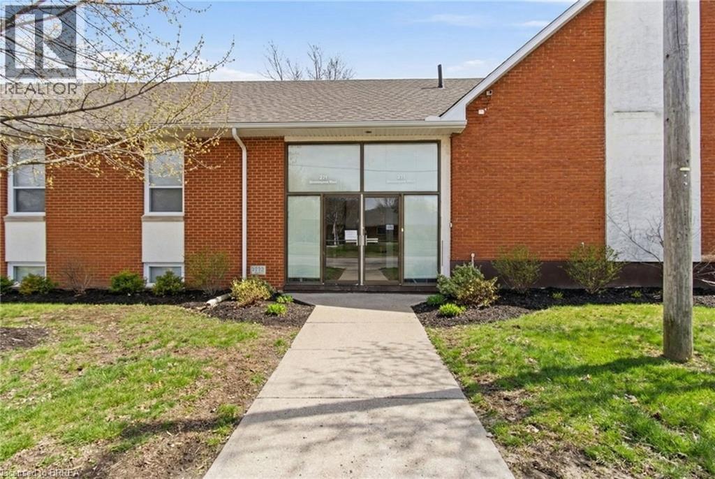 211 Birmingham Street W Property Photo 1